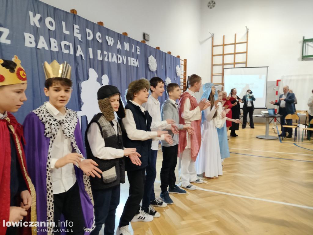 Kolędowanie z Babcią i Dziadkiem w Bobrownikach