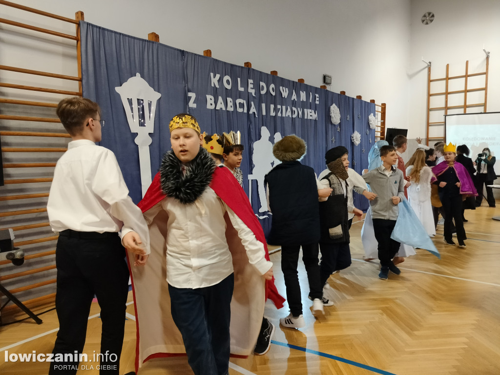 Kolędowanie z Babcią i Dziadkiem w Bobrownikach