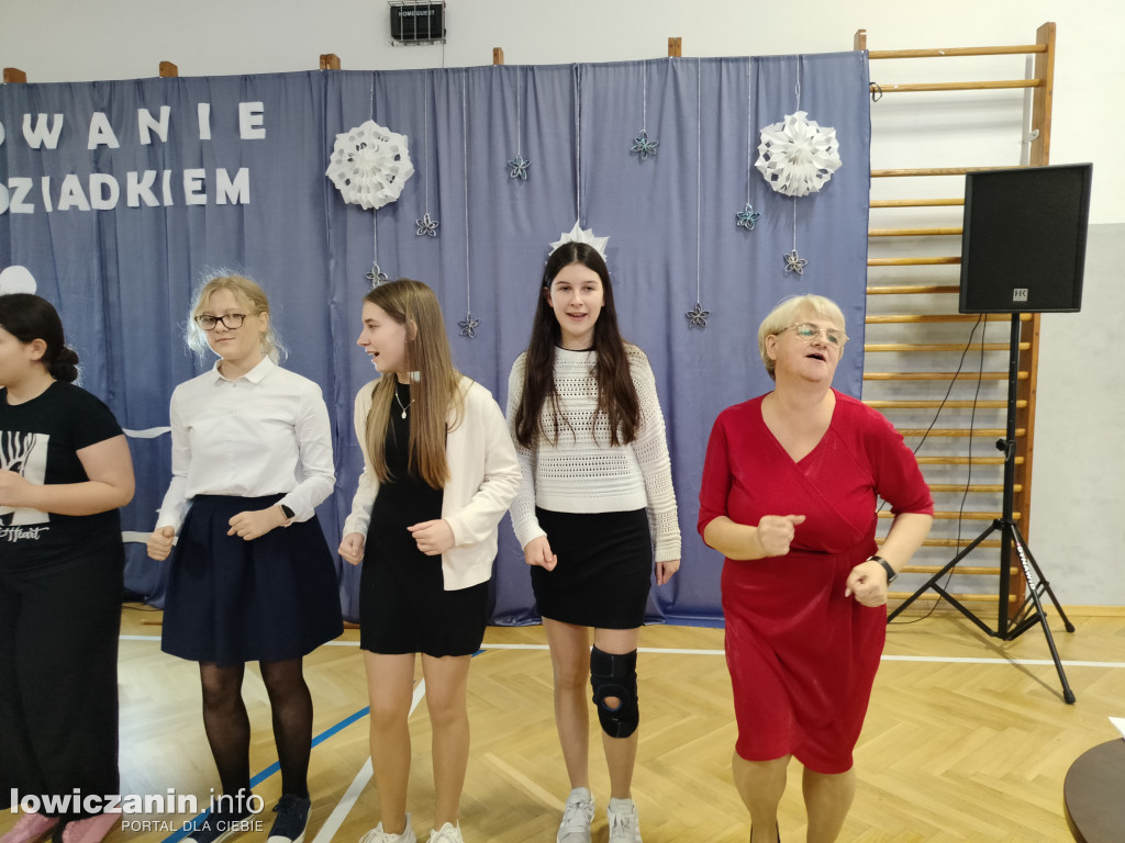 Kolędowanie z Babcią i Dziadkiem w Bobrownikach