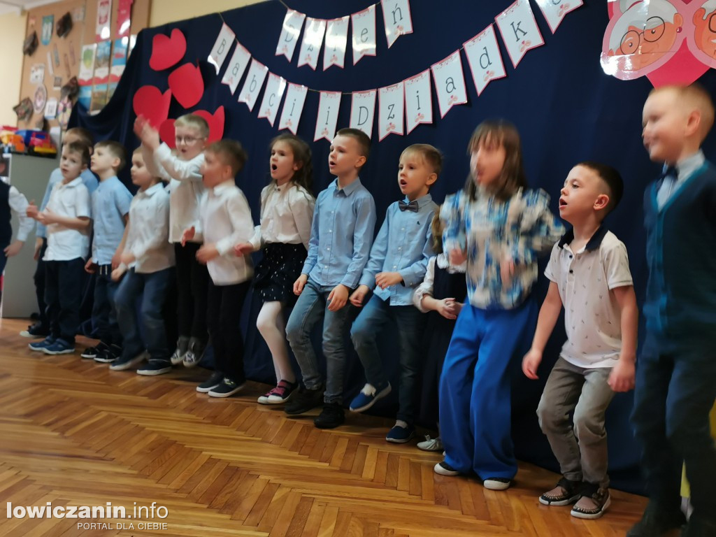 Przedstawienie dla Babci i Dziadka w Słoneczku