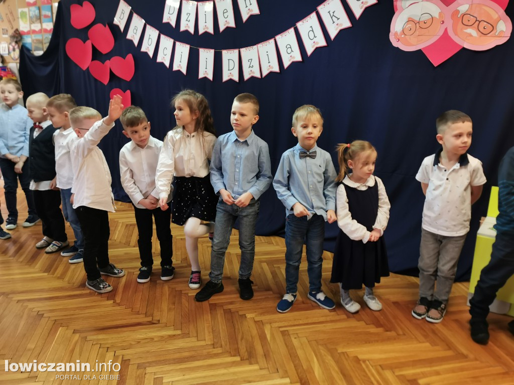 Przedstawienie dla Babci i Dziadka w Słoneczku