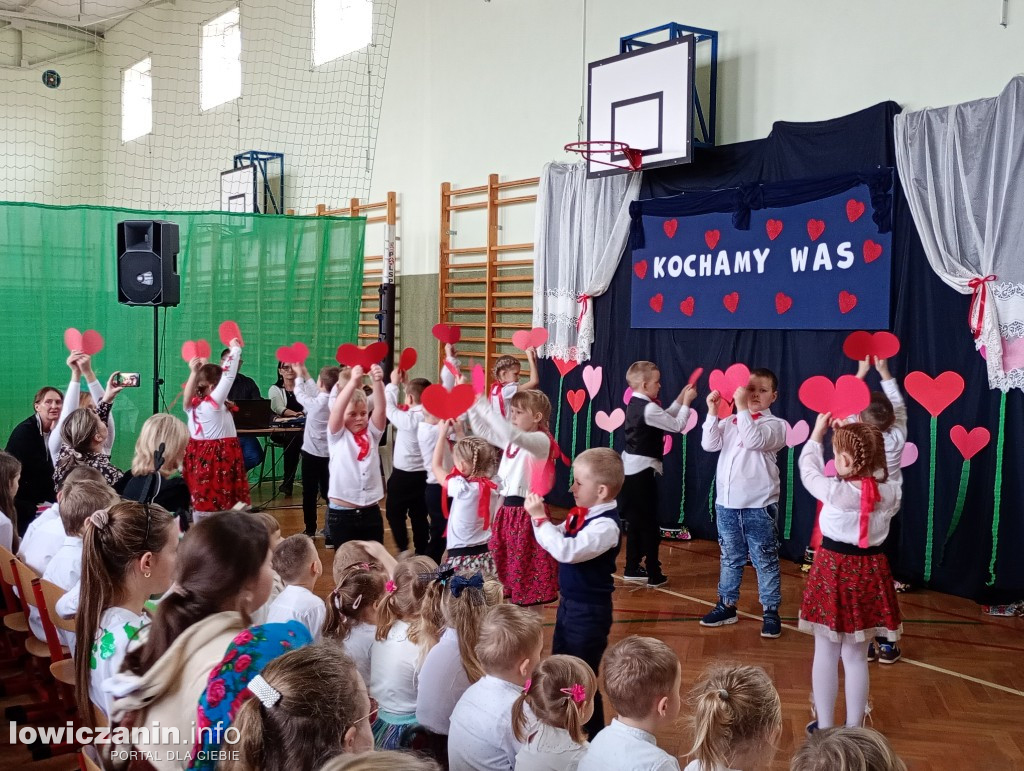 Dzień Babci i Dziadka w szkole w Mąkolicach