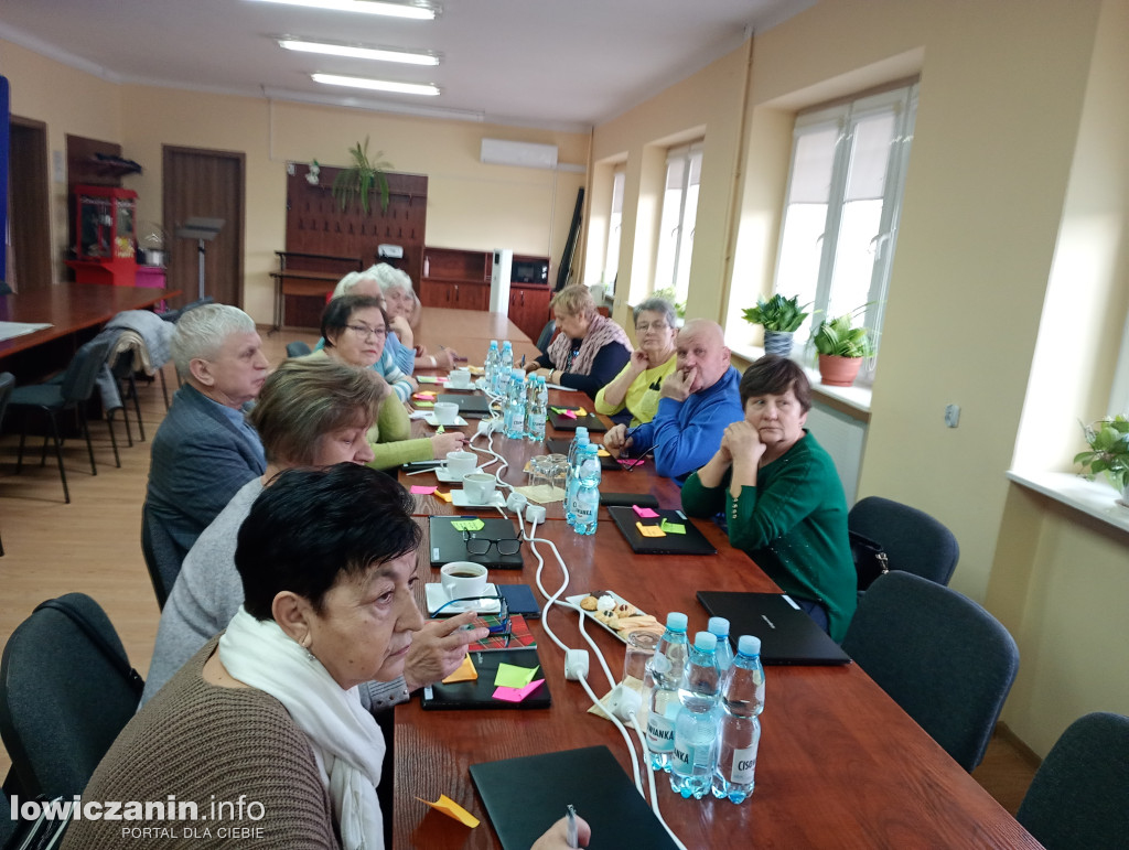 Dmosin. Szkolenie z nowych technologii dla seniorów