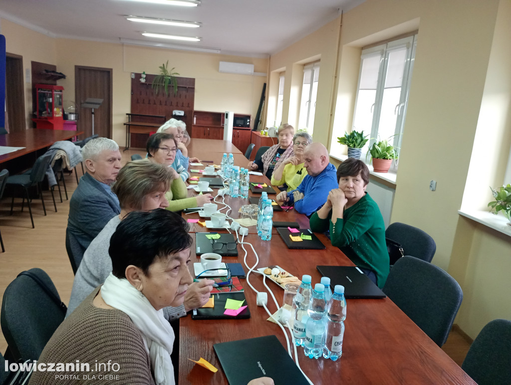 Dmosin. Szkolenie z nowych technologii dla seniorów