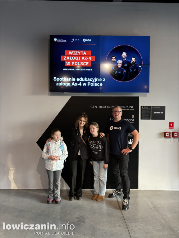 Łowicz. Członkowie koła robotyki z SP1 spotkali się z astronautami misji AXIOM-4