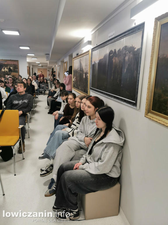Spotkanie autorskie Mai Mużdżyńskiej w Miejskiej Bibliotece w Łowiczu