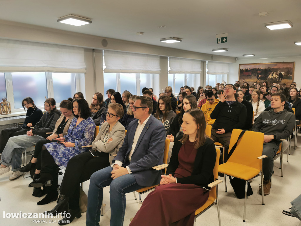 Spotkanie autorskie Mai Mużdżyńskiej w Miejskiej Bibliotece w Łowiczu