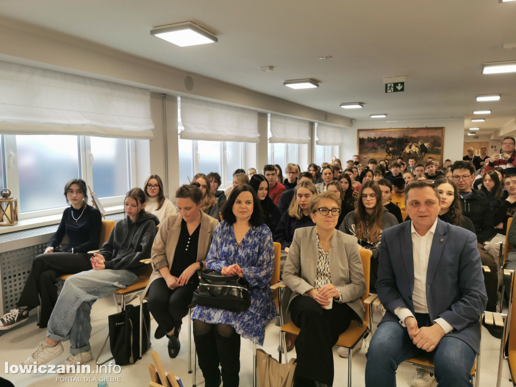 Spotkanie autorskie Mai Mużdżyńskiej w Miejskiej Bibliotece w Łowiczu