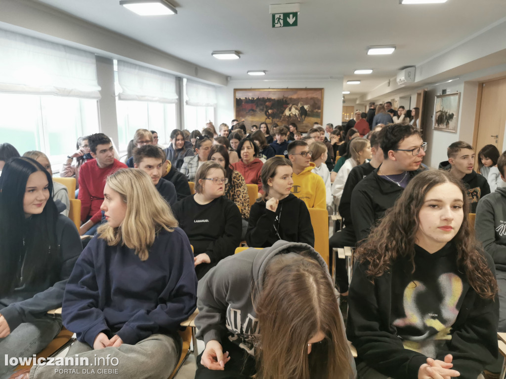 Spotkanie autorskie Mai Mużdżyńskiej w Miejskiej Bibliotece w Łowiczu