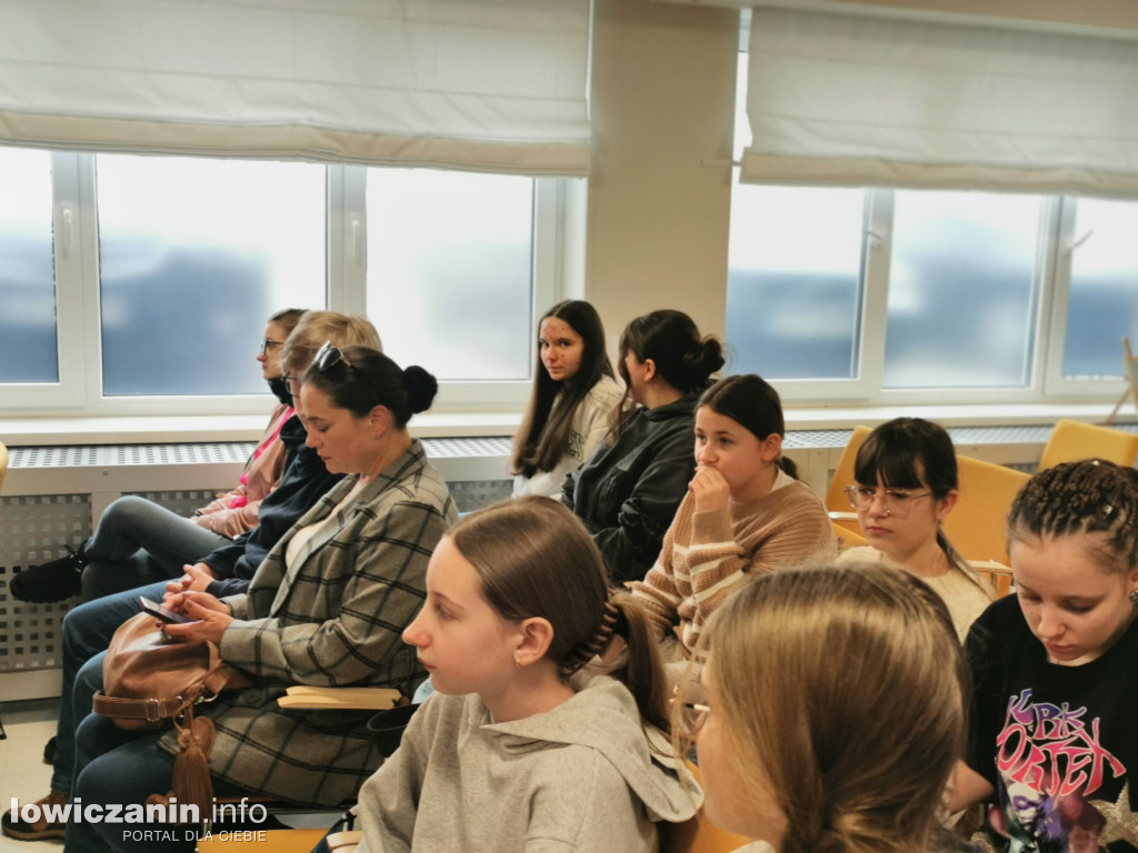 Spotkanie autorskie Mai Mużdżyńskiej w Miejskiej Bibliotece w Łowiczu