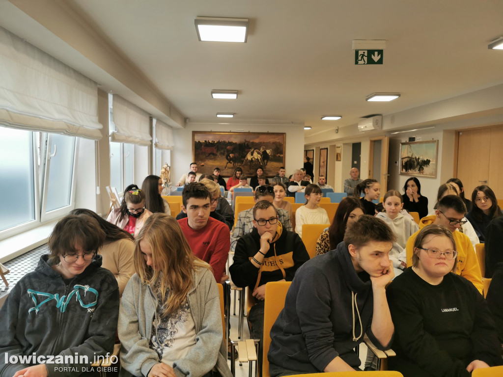 Spotkanie autorskie Mai Mużdżyńskiej w Miejskiej Bibliotece w Łowiczu