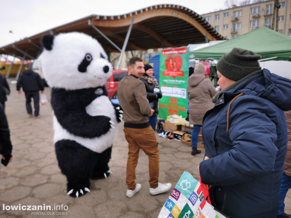 Kiermasz charytatywny na targowisku w Łowiczu
