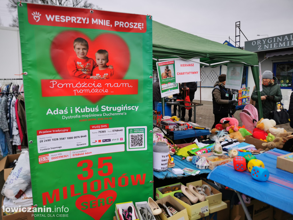 Kiermasz charytatywny na targowisku w Łowiczu