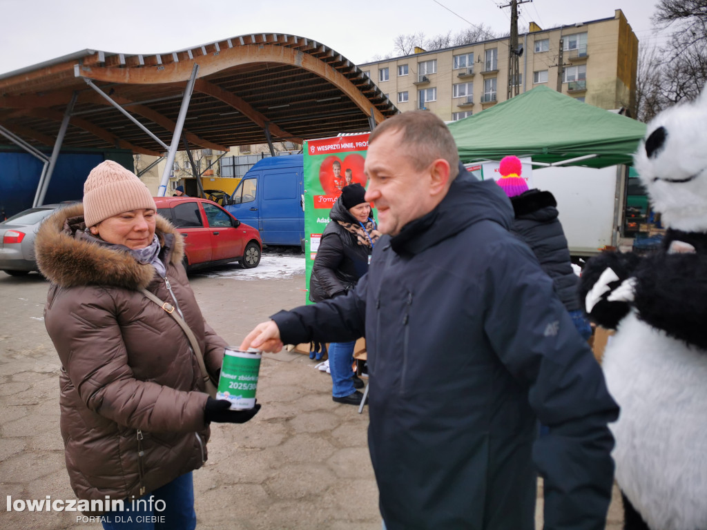 Kiermasz charytatywny na targowisku w Łowiczu