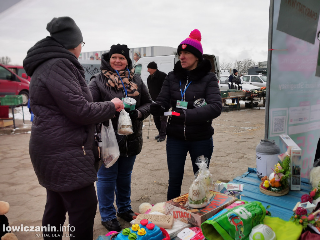 Kiermasz charytatywny na targowisku w Łowiczu