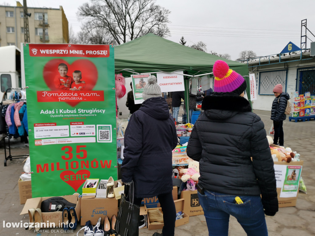 Kiermasz charytatywny na targowisku w Łowiczu