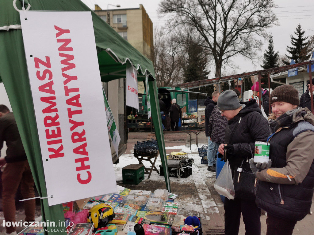 Kiermasz charytatywny na targowisku w Łowiczu