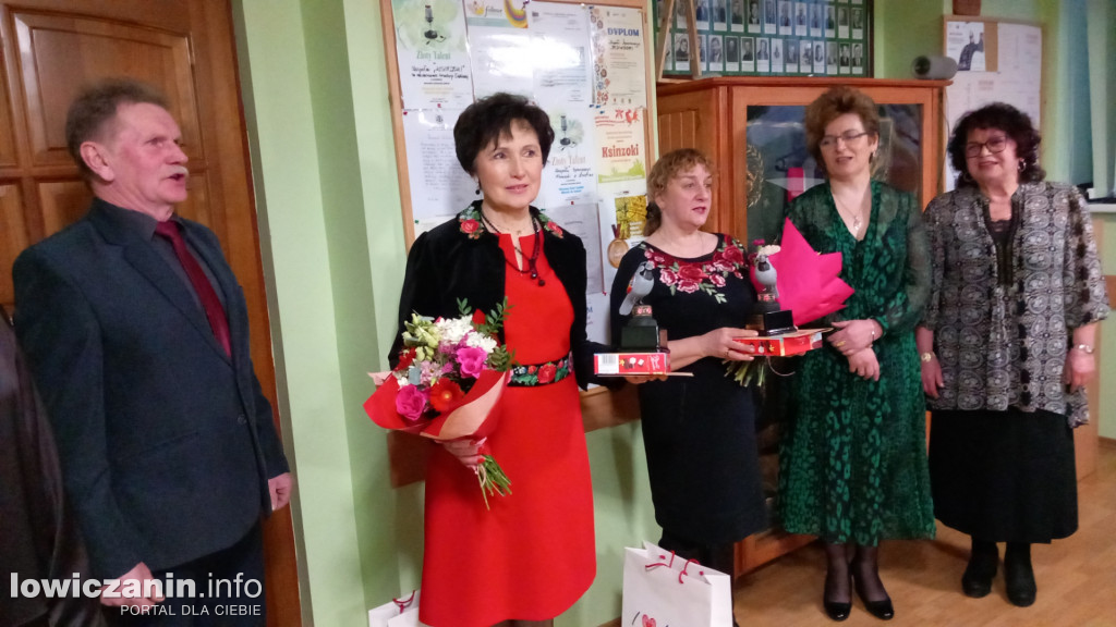 Wręczenie Tyncowych Wróbli przez Zespół Śpiewaczy Ksinzoki