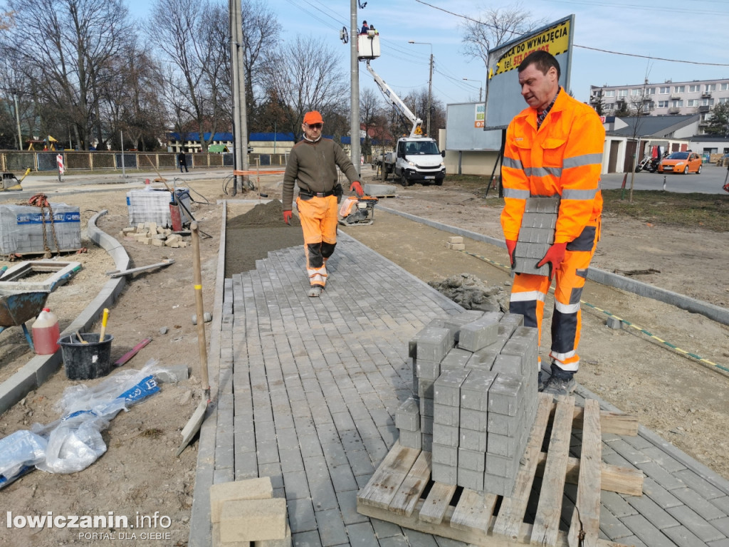 Budowa ronda przy Medyku - w oczekiwaniu na asfalt