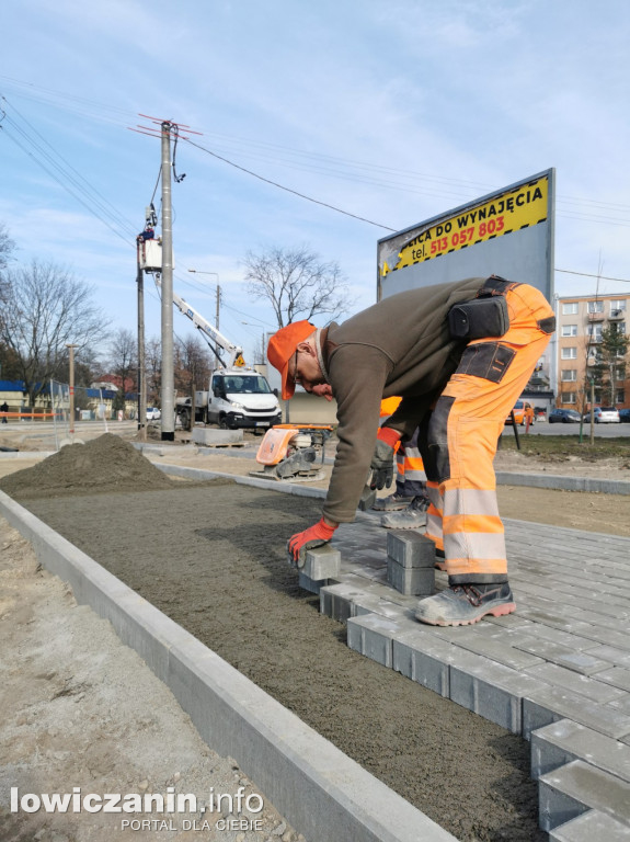 Budowa ronda przy Medyku - w oczekiwaniu na asfalt