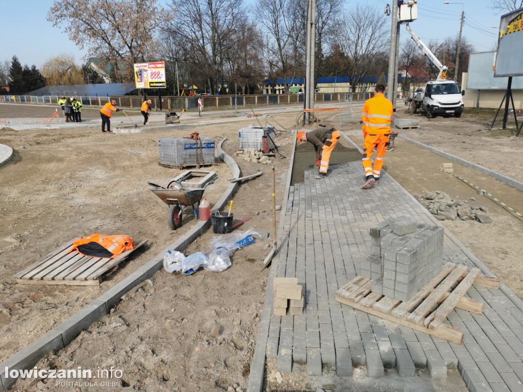 Budowa ronda przy Medyku - w oczekiwaniu na asfalt