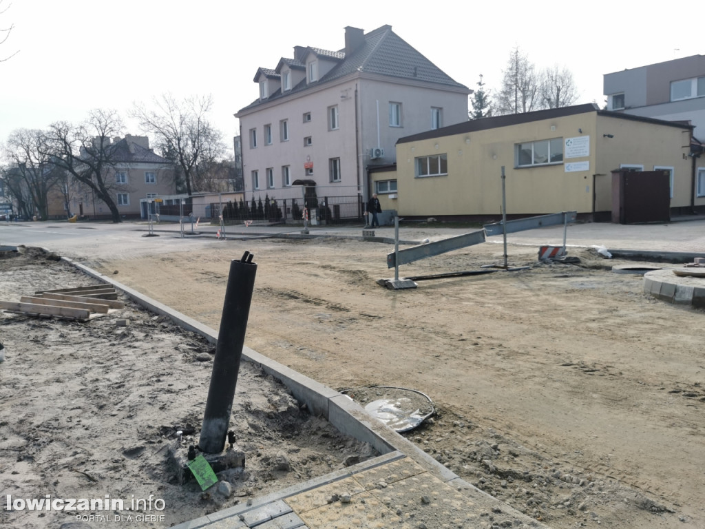 Budowa ronda przy Medyku - w oczekiwaniu na asfalt