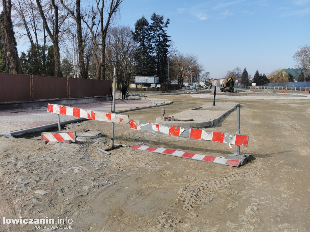 Budowa ronda przy Medyku - w oczekiwaniu na asfalt