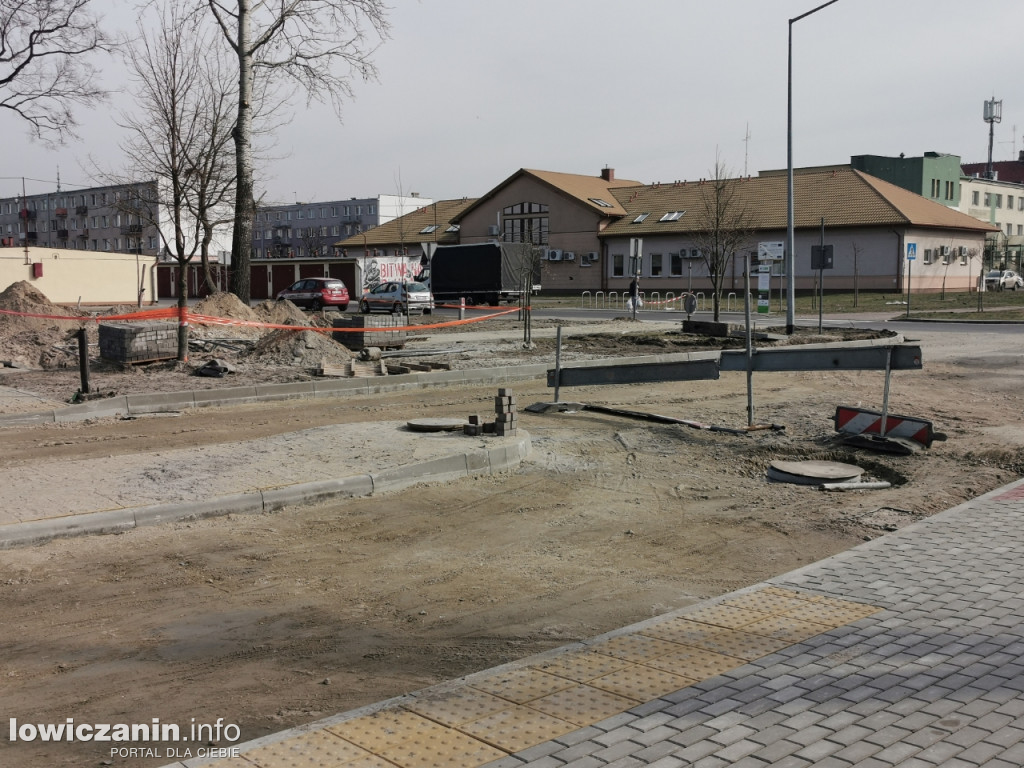 Budowa ronda przy Medyku - w oczekiwaniu na asfalt