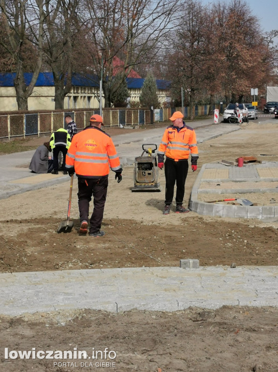 Budowa ronda przy Medyku - w oczekiwaniu na asfalt