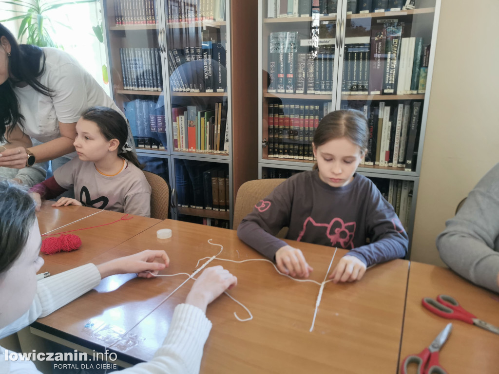 Stworzyli własne makramowe bransoletki