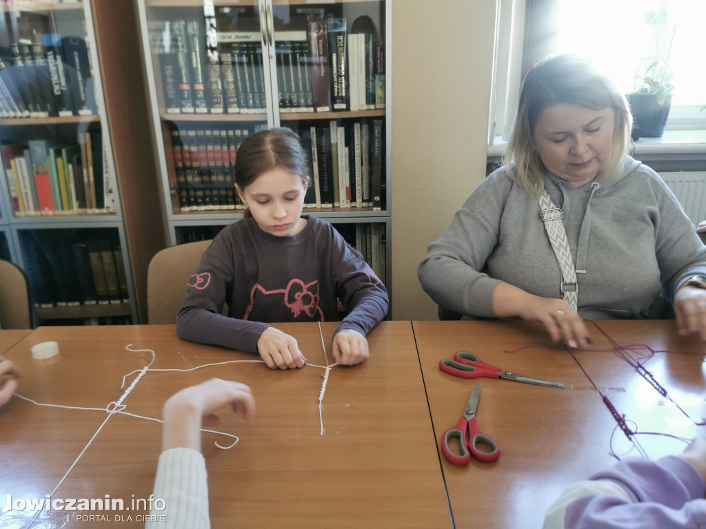 Stworzyli własne makramowe bransoletki