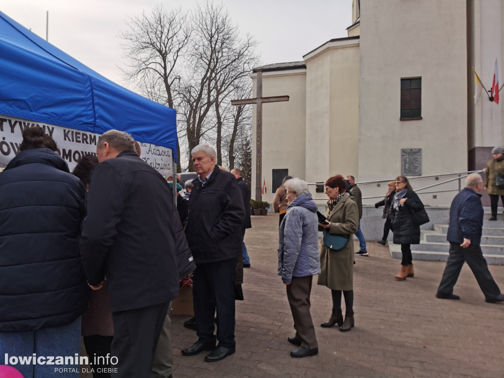 Kiermasz ciast na rzecz Adasia i Kubusia w Głownie