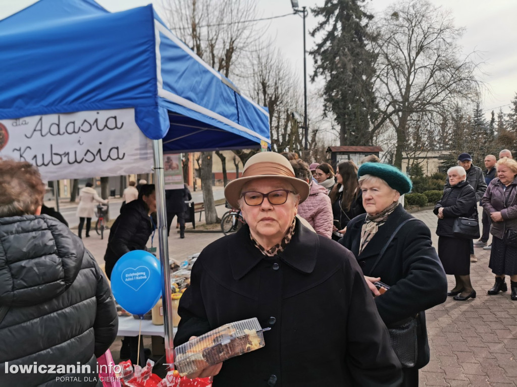 Kiermasz ciast na rzecz Adasia i Kubusia w Głownie