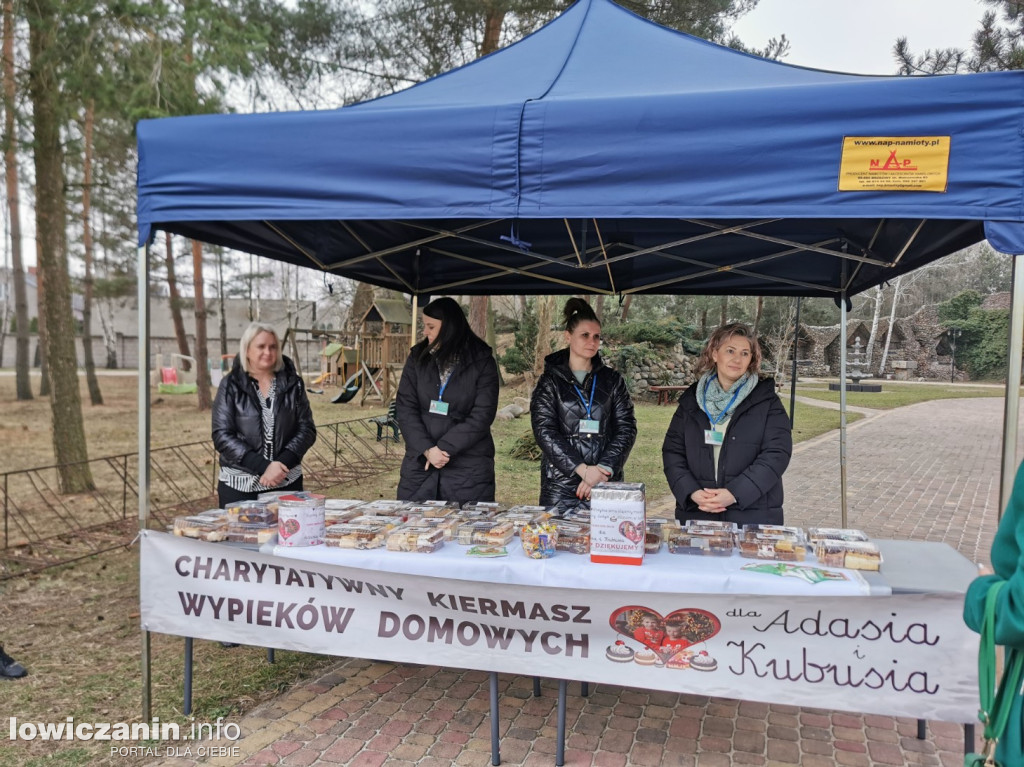 Kiermasz ciast na rzecz Adasia i Kubusia w Bobrownikach