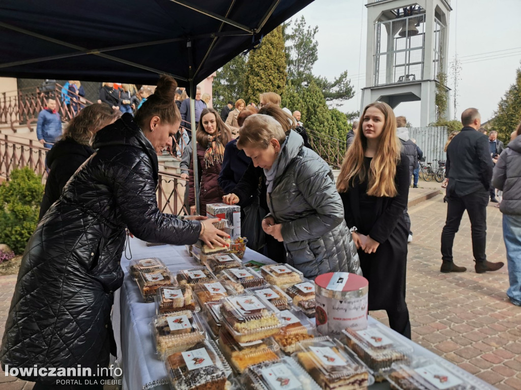 Kiermasz ciast na rzecz Adasia i Kubusia w Bobrownikach