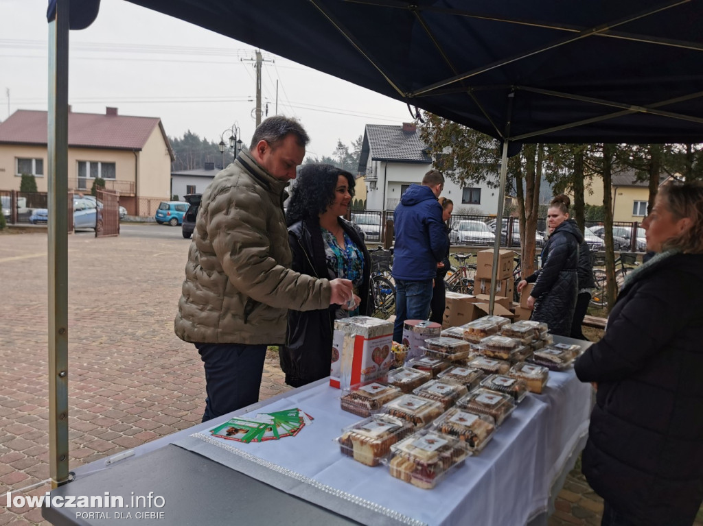 Kiermasz ciast na rzecz Adasia i Kubusia w Bobrownikach