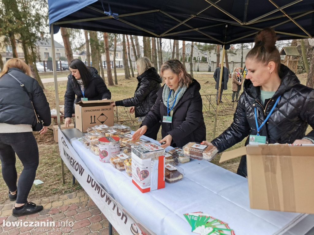 Kiermasz ciast na rzecz Adasia i Kubusia w Bobrownikach