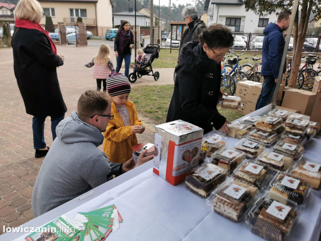 Kiermasz ciast na rzecz Adasia i Kubusia w Bobrownikach