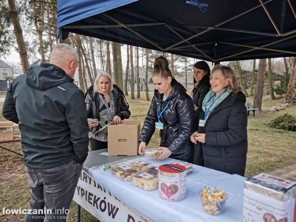 Kiermasz ciast na rzecz Adasia i Kubusia w Bobrownikach