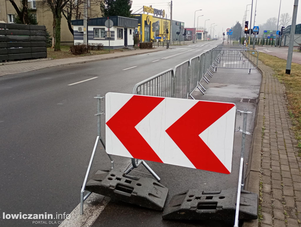 Skrzyżowanie przy galerii Stop Shop w Łowiczu. Kto teraz ma pierwszeństwo?