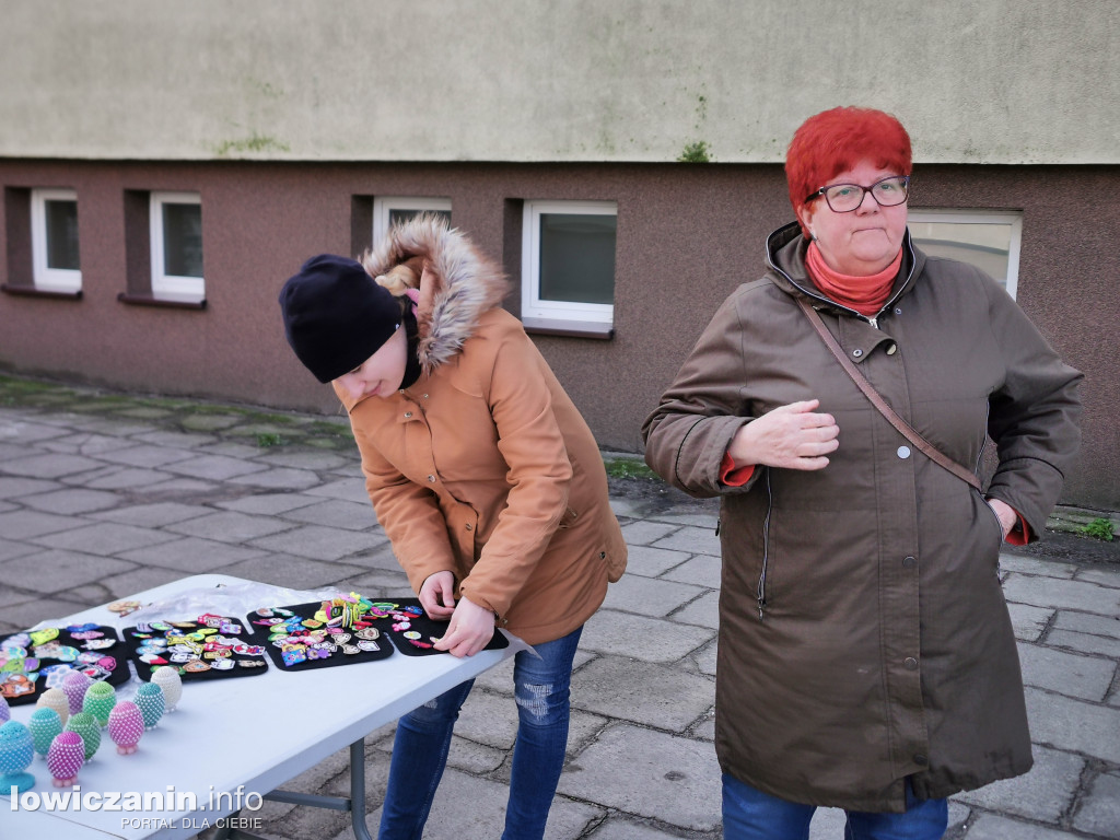Sąsiedzka wyprzedaż przy dawnym Gimnazjum nr 1 w Łowiczu