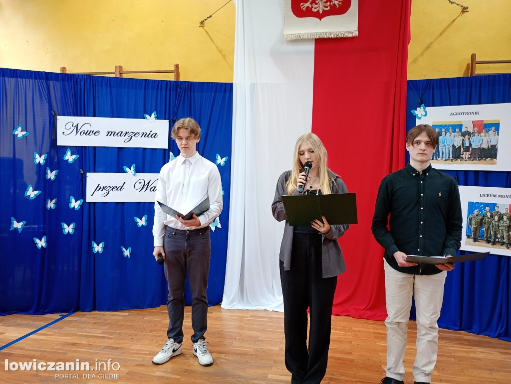 Zakończenie roku maturzystów w ZS nr 1 w Bratoszewicach