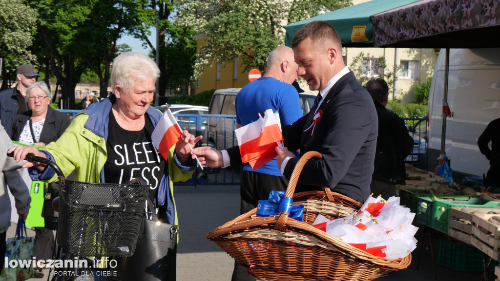  Flagi i kotyliony dla mieszkańców Łowicza
