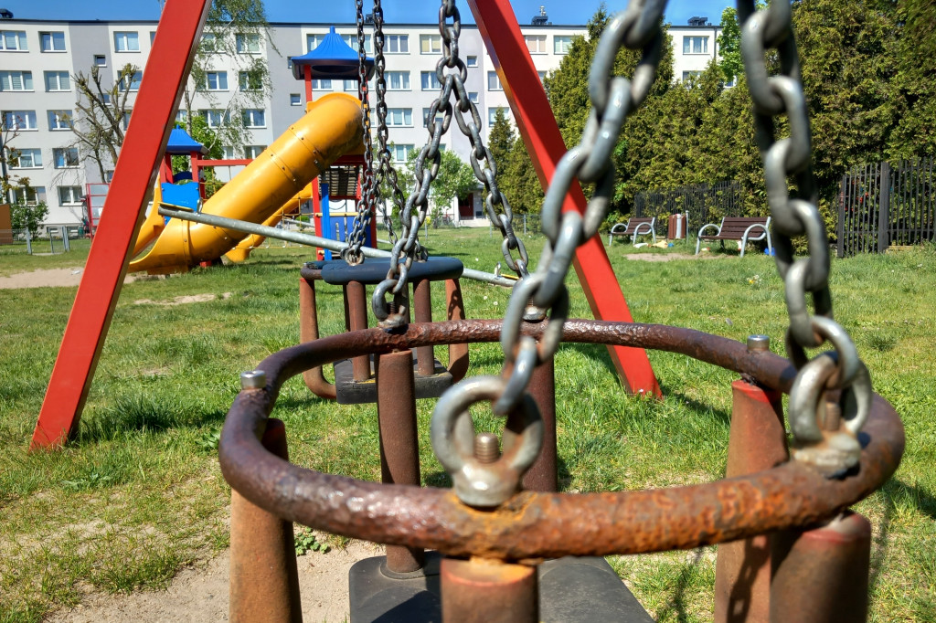 Plac zabaw na os. Starzyńskiego w Łowiczu
