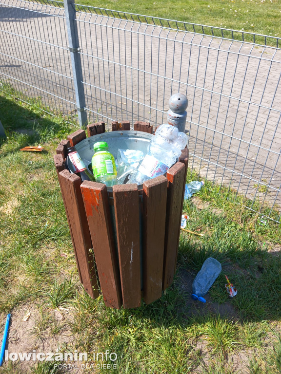 Plac zabaw na os. Starzyńskiego w Łowiczu