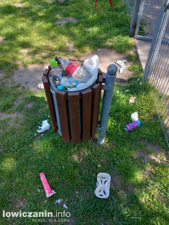 Plac zabaw na os. Starzyńskiego w Łowiczu