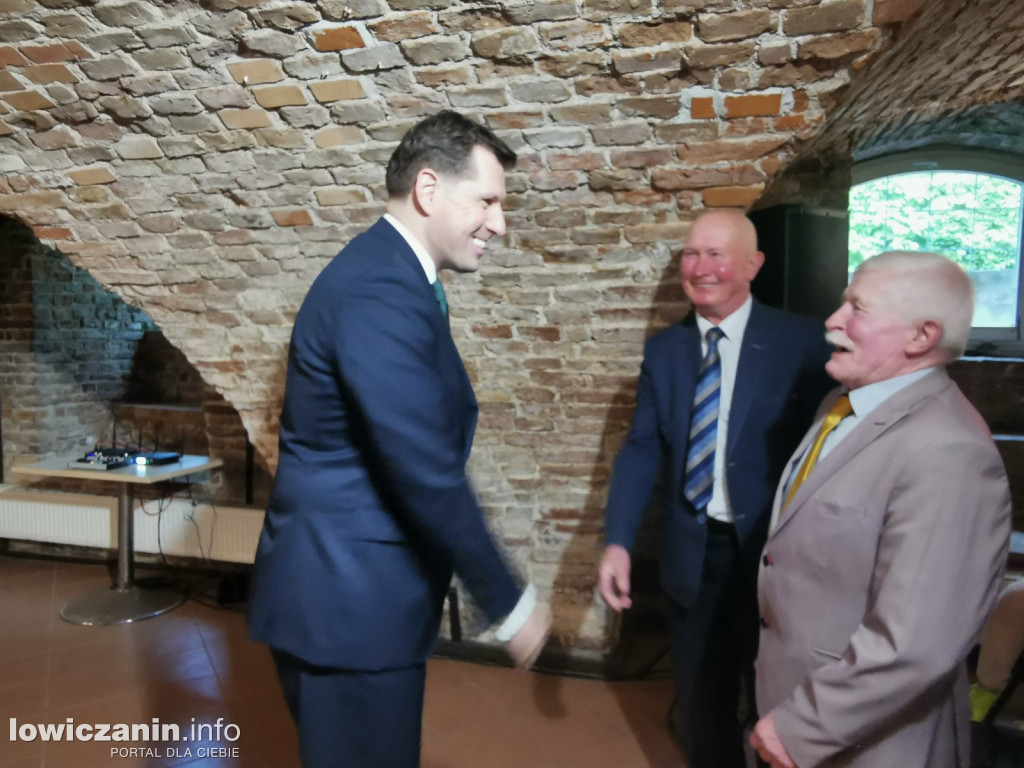 Spotkanie przedwyborcze w piwnicy muzeum
