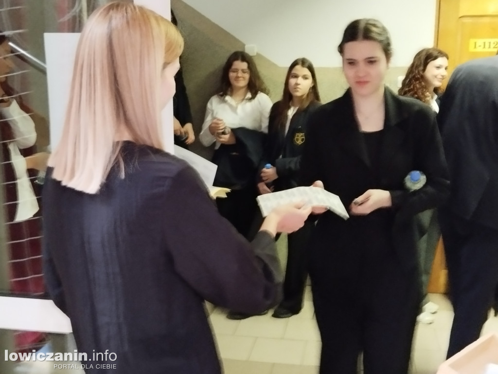 Matura z j. polskiego w pijaskim LO
