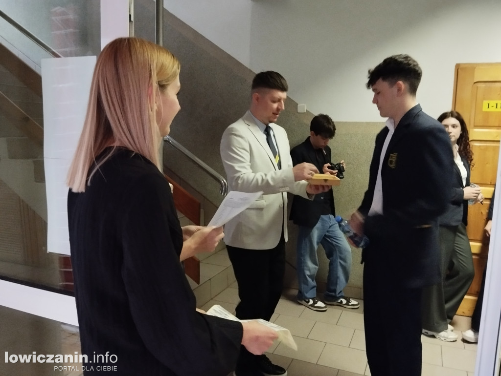 Matura z j. polskiego w pijaskim LO