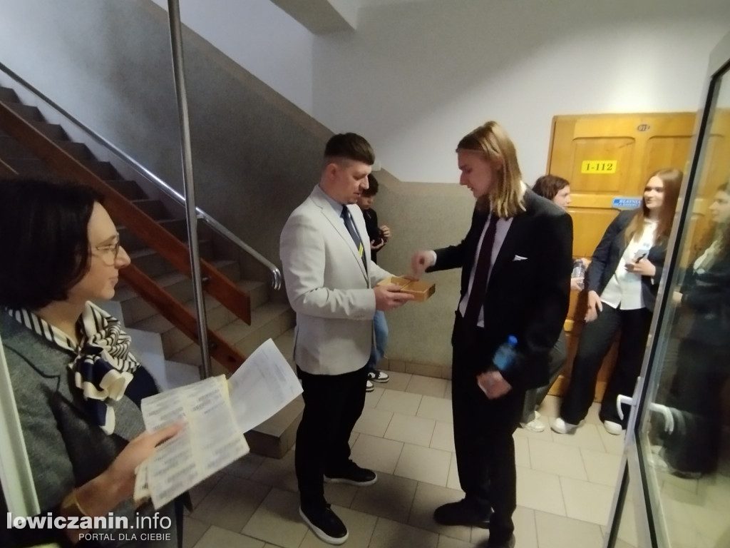 Matura z j. polskiego w pijaskim LO